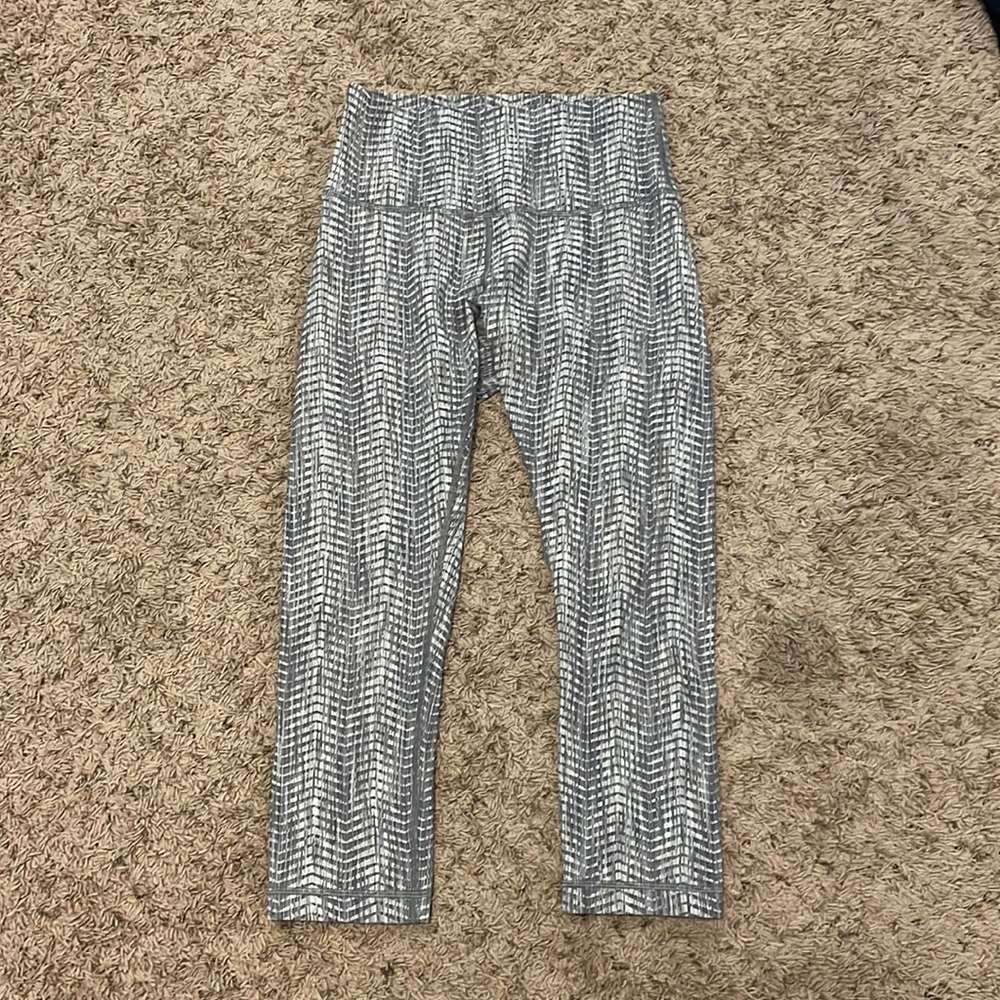 Pattern Lululemon leggings size 6